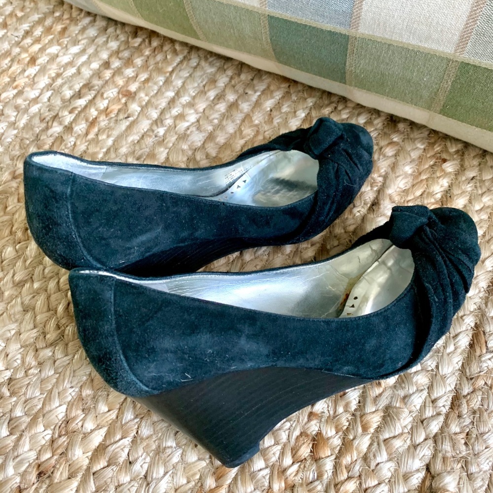 BCBG Paris Black Knot Wedges - Picture 5 of 6